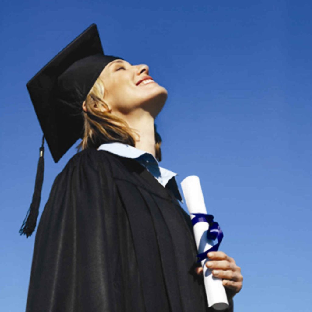 Credit Worthy Graduates Should Opt For Student Loan Refinancing