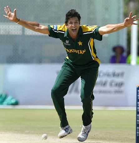 A List Of 8 Best ODI Bowlers Of All Time!