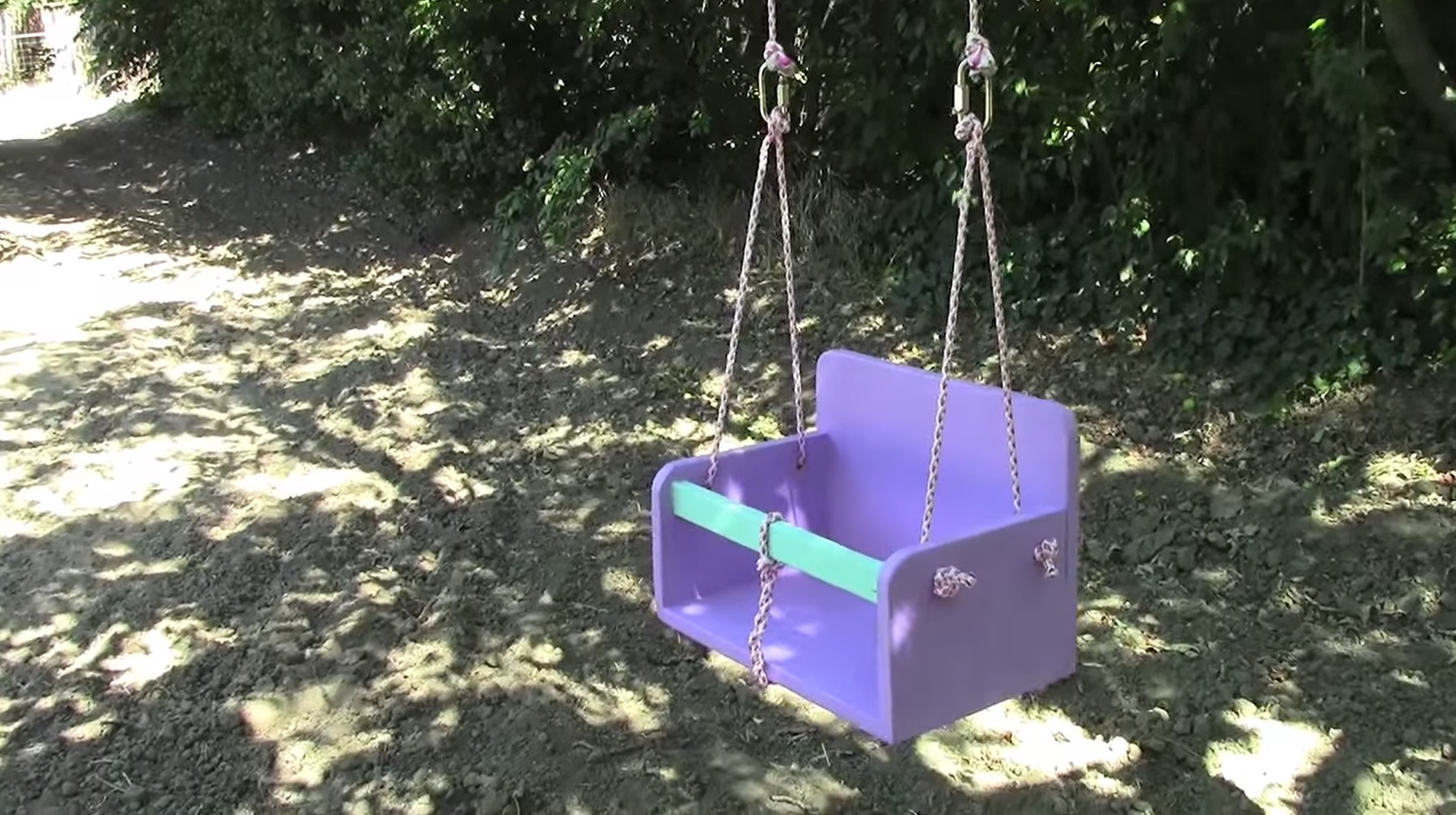 What makes an outdoor baby swing the right swing