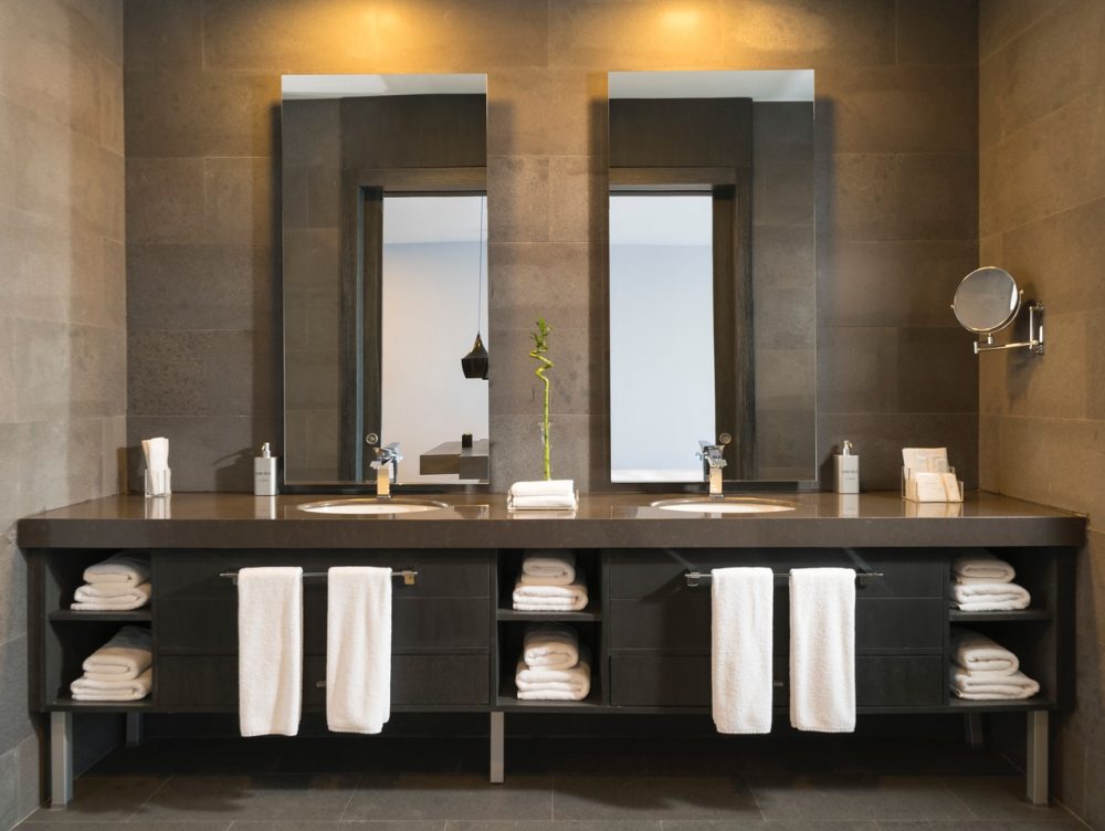 15 Intelligent Bathroom Storage Solutions to Declutter Your Space