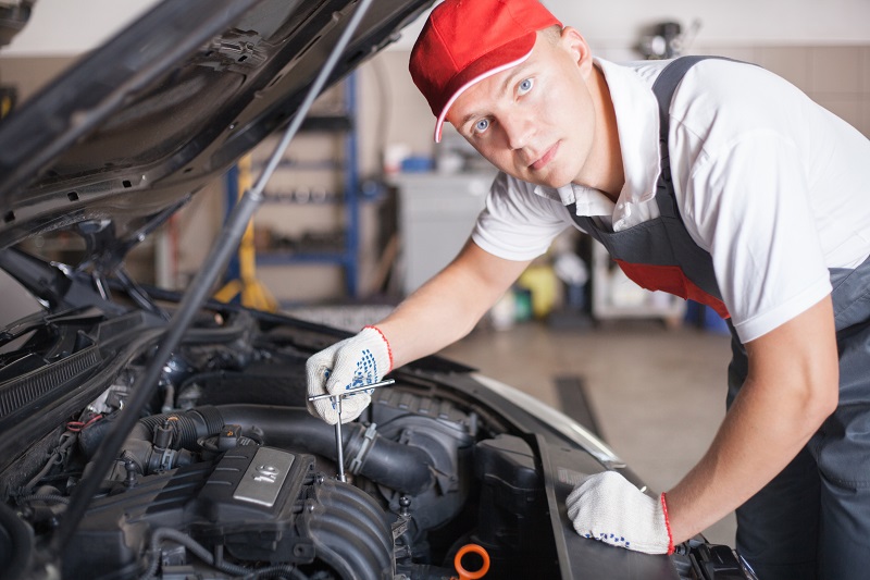 Why Choose To Hire A Professional Mechanic For Car Repairs?